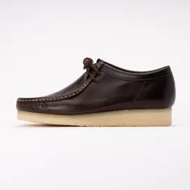 Veterschoen Clarks Originals Men Wallabee Dark Brown Leather bij Sneaker District