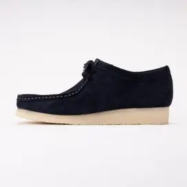 Veterschoen Clarks Originals Men Wallabee Navy Suede bij Sneaker District