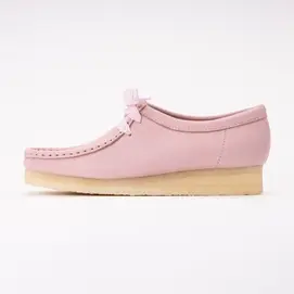 Veterschoen Clarks Originals Women Wallabee Baby Pink Leather bij Sneaker District