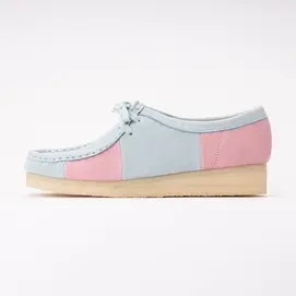 Veterschoen Clarks Originals Women Wallabee Pale Blue Stripe bij Sneaker District