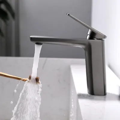 Wastafel mengkraan gun metal uitgevoerd bij Badkranenwinkel