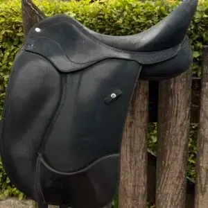 Wintec Isabell ICON dressuurzadel 17 inch. bij De Paardenschuur