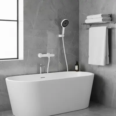 Witte thermostatische badkraan met handdouche – waterval uitloop bij Badkranenwinkel