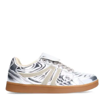 Zilveren metallic sneakers bij Sacha