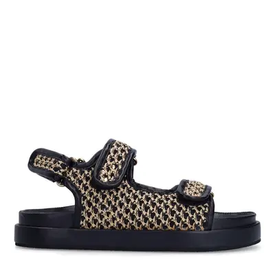 Zwart met beige sandalen bij Sacha