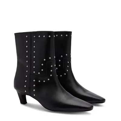 Zwarte leren enkellaarsjes met zilverkleurige studs bij Sacha