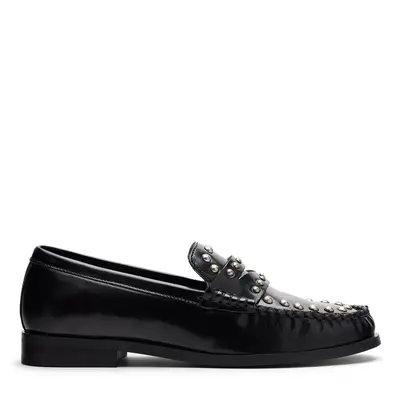 Zwarte leren loafers met zilverkleurige studs bij Sacha