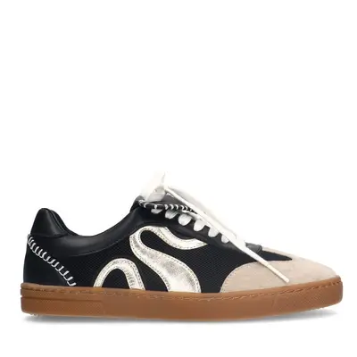 Zwarte suède sneakers met gouden details bij Sacha